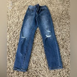 Judy Blue size 25. Relaxed fit. medium wash.